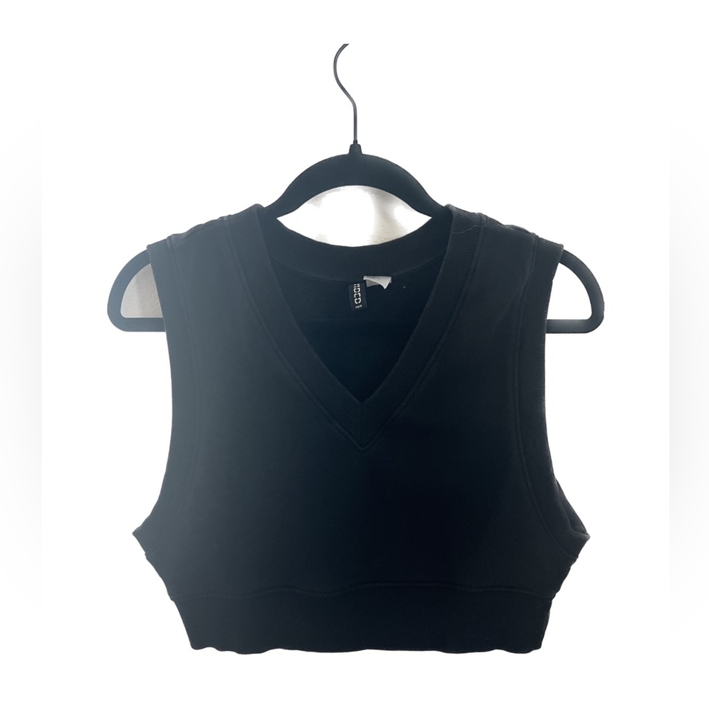 Black Cropped Sweater Vest from H&M- Size XS- Brand DIVIDED